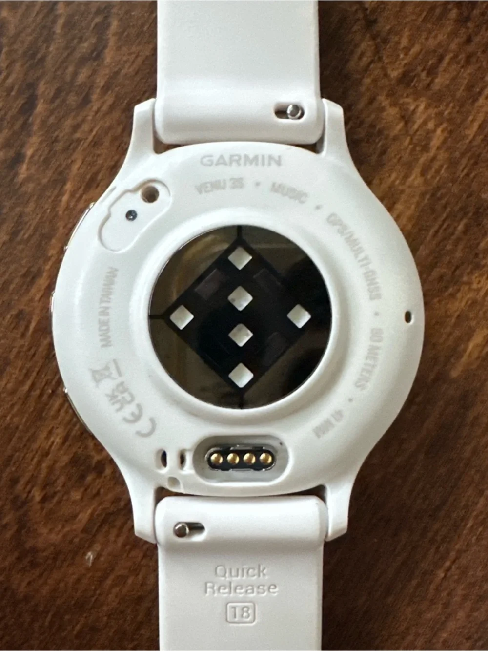 garmin VENU 3S in soft gold/ivory